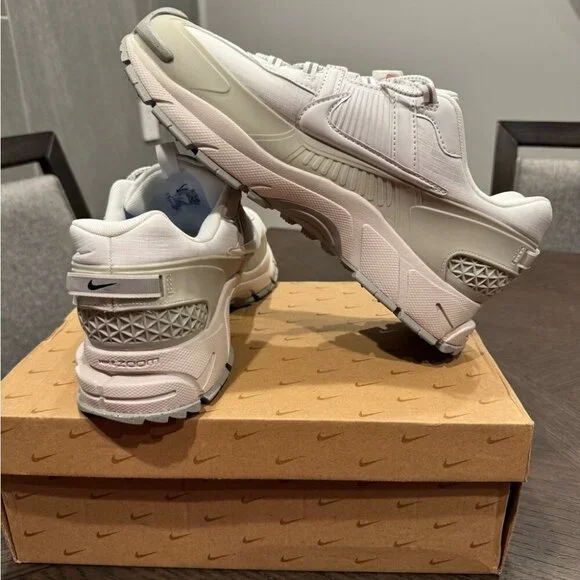 Nike Vomero Roam - Picture 2 of 5